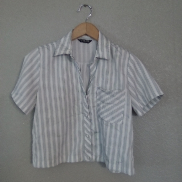 Striped Short Sleeve Button-Up Shirt - Picture 1 of 3